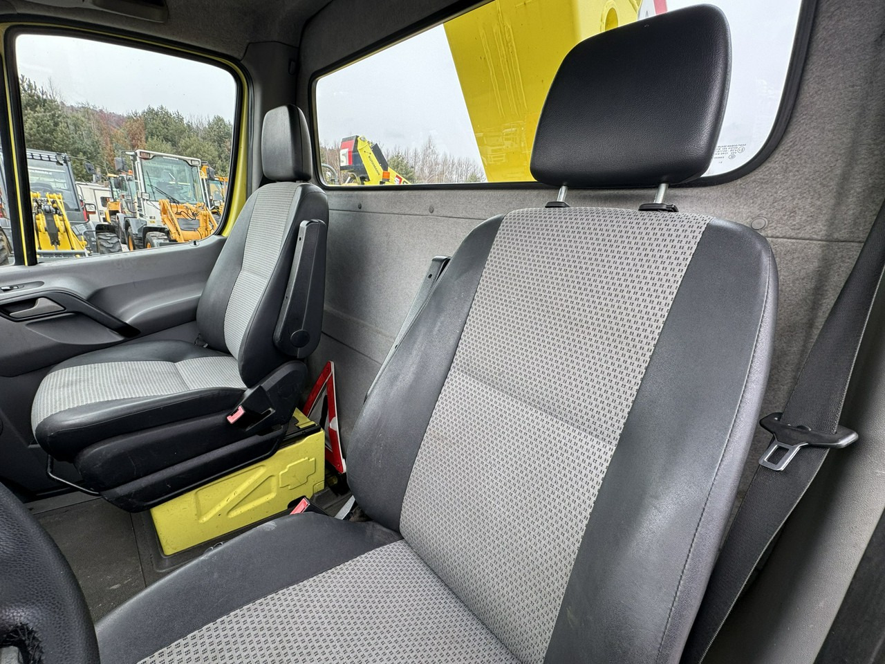 Camión con plataforma elevadora Mercedes Sprinter: foto 9