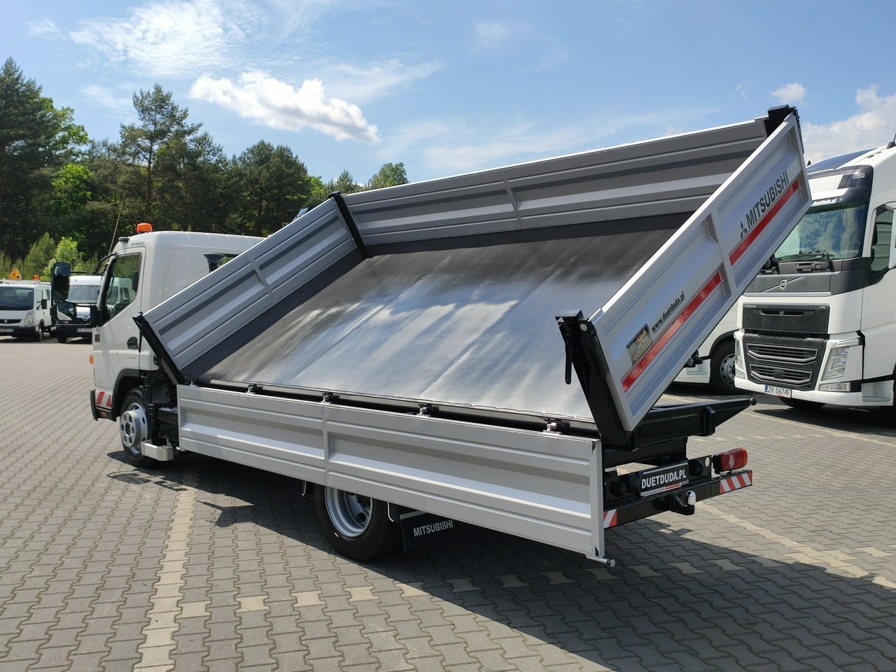 Arrendamiento de Mitsubishi Canter Fuso 9C18 3.0/180KM Automat, HDS FASSI F30 Wywrotka 3-str Mitsubishi Canter Fuso 9C18 3.0/180KM Automat, HDS FASSI F30 Wywrotka 3-str: foto 10