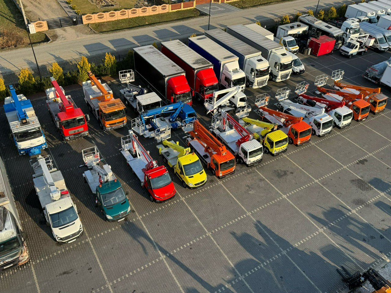 Nissan Cabstar - Camión con plataforma elevadora: foto 5 Nissan Cabstar - Camión con plataforma elevadora: foto 5