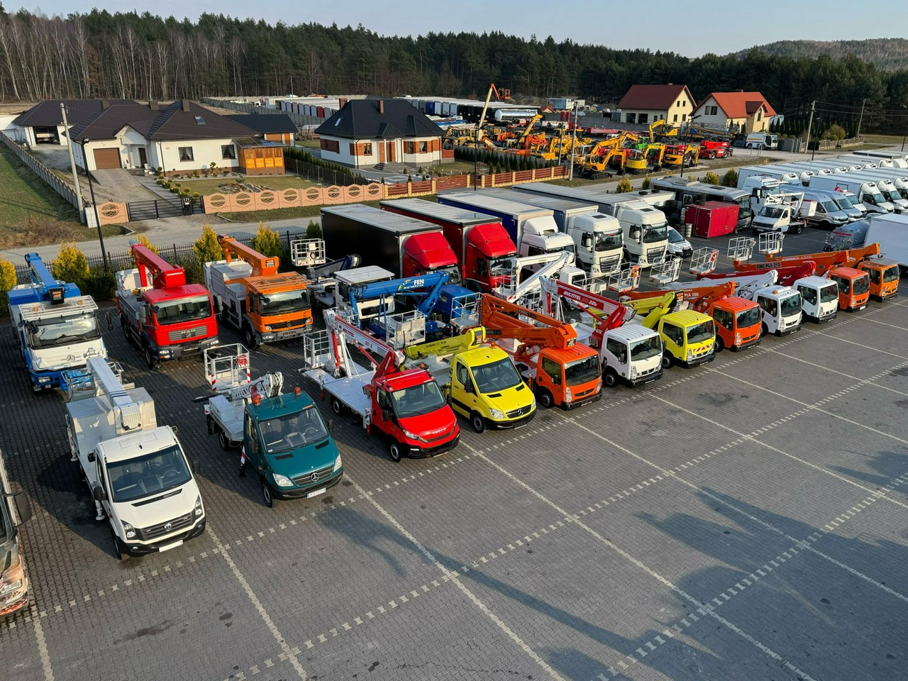 Nissan Cabstar - Camión con plataforma elevadora: foto 3 Nissan Cabstar - Camión con plataforma elevadora: foto 3