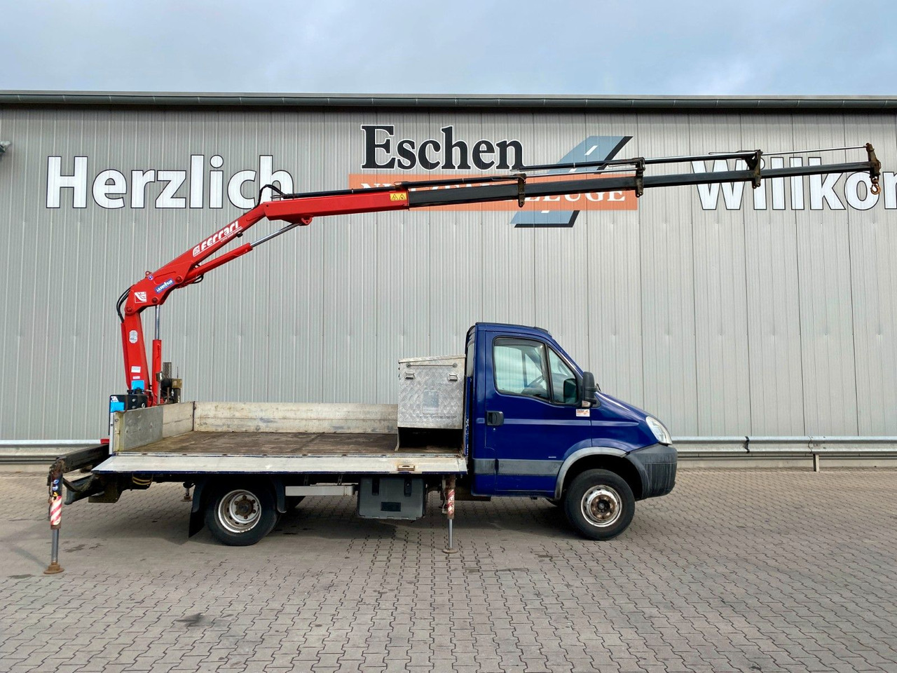 Iveco 65 C18 | Ferrari F541R A4 Kran*FUNK*3x Sitze*AHK Iveco 65 C18 | Ferrari F541R A4 Kran*FUNK*3x Sitze*AHK - Furgoneta caja abierta: foto 2 Iveco 65 C18 | Ferrari F541R A4 Kran*FUNK*3x Sitze*AHK Iveco 65 C18 | Ferrari F541R A4 Kran*FUNK*3x Sitze*AHK - Furgoneta caja abierta: foto 2