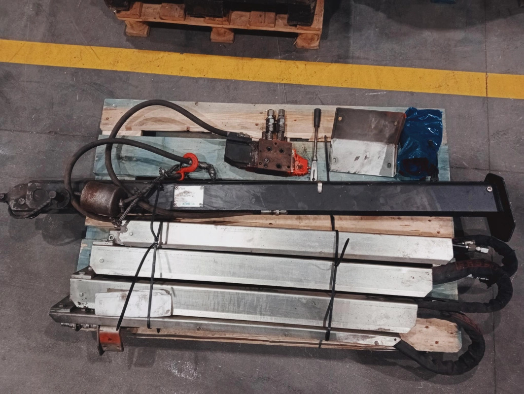 Funciones suplementarias + recogida de cristal - Grúa para camión: foto 2 Funciones suplementarias + recogida de cristal - Grúa para camión: foto 2