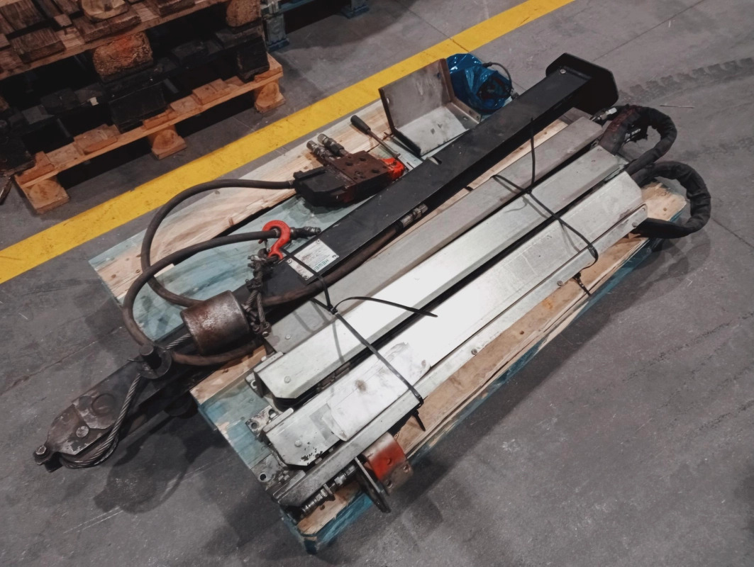 Funciones suplementarias + recogida de cristal - Grúa para camión: foto 1 Funciones suplementarias + recogida de cristal - Grúa para camión: foto 1