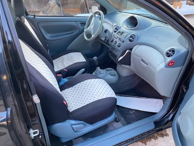 Coche Toyota Yaris: foto 12