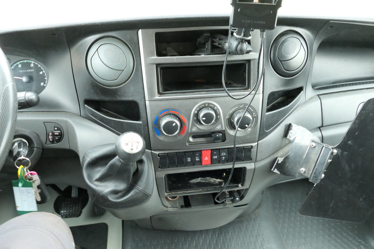 Furgoneta caja cerrada IVECO Daily 35 S11 C30C AUTOMATIK KAMERA MAXI Regale L: foto 10 Furgoneta caja cerrada IVECO Daily 35 S11 C30C AUTOMATIK KAMERA MAXI Regale L: foto 10