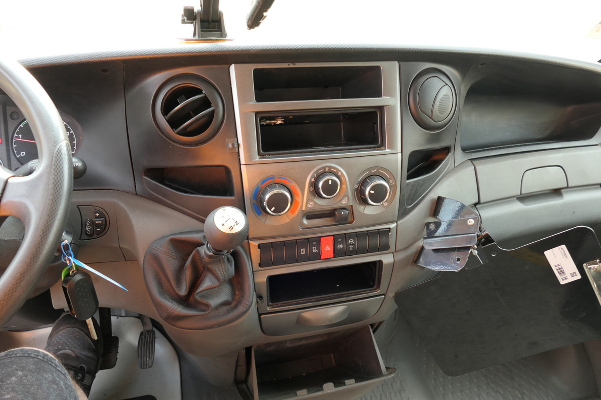 Furgoneta caja cerrada IVECO Daily 35 S11 C30C AUTOMATIK KAMERA MAXI Regale L: foto 9