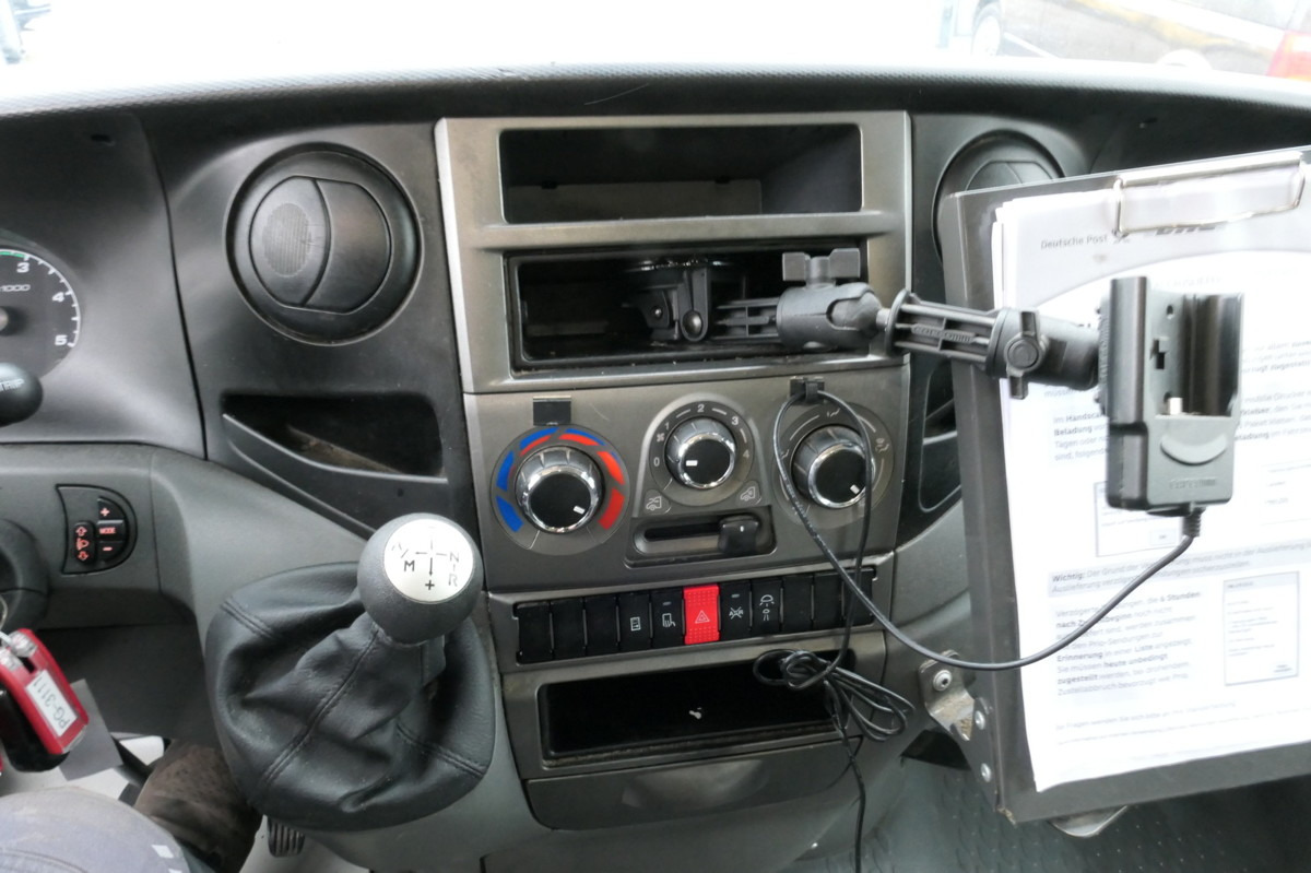 Furgoneta caja cerrada IVECO Daily 35 S11 C30C AUTOMATIK KAMERA Regale LUFT D: foto 9