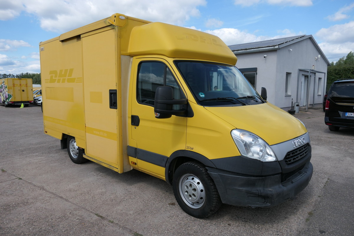 IVECO Daily 35 S11 C30C KURZ AUTOMATIK KAMERA Regale L - Furgoneta caja cerrada: foto 2 IVECO Daily 35 S11 C30C KURZ AUTOMATIK KAMERA Regale L - Furgoneta caja cerrada: foto 2