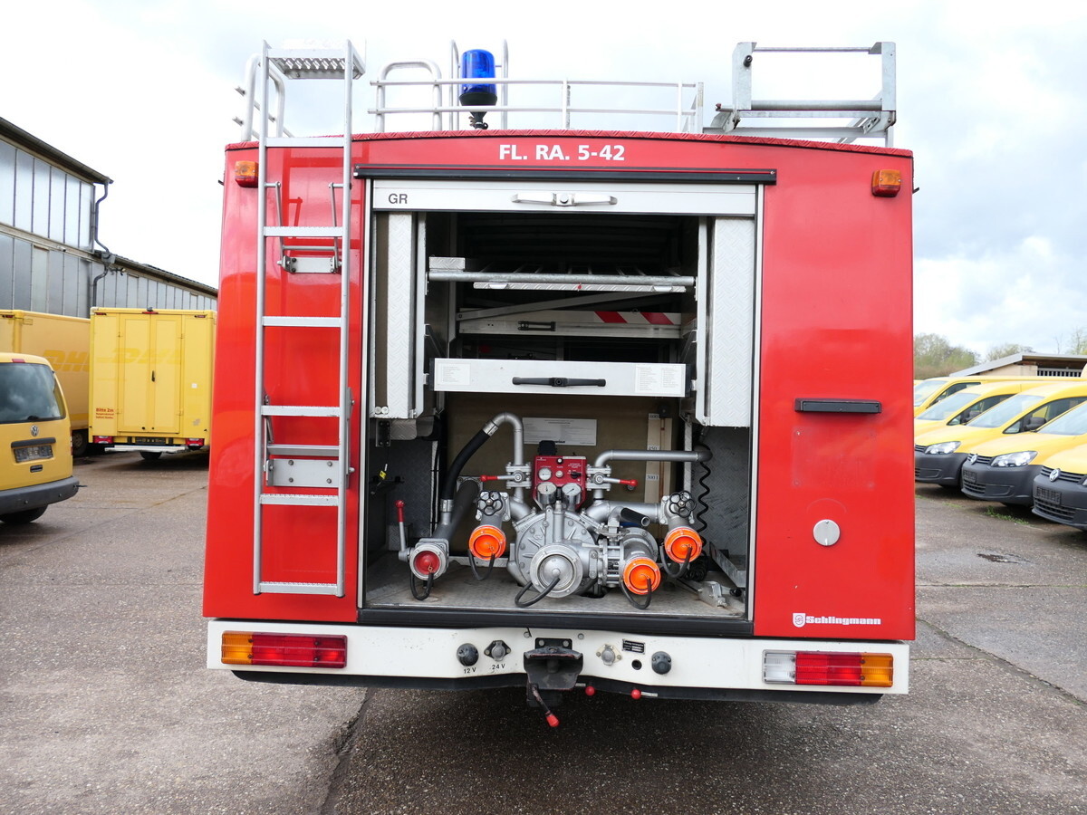 Ambulancia MERCEDES-BENZ 814 D LF 8/6 DoKa AHK Löschwassertank 600L Schli: foto 7