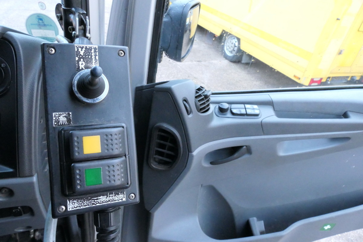 Barredora vial MERCEDES-BENZ Atego 1018 Rechtslenker Schmidt SK 500 R Rückfah: foto 12