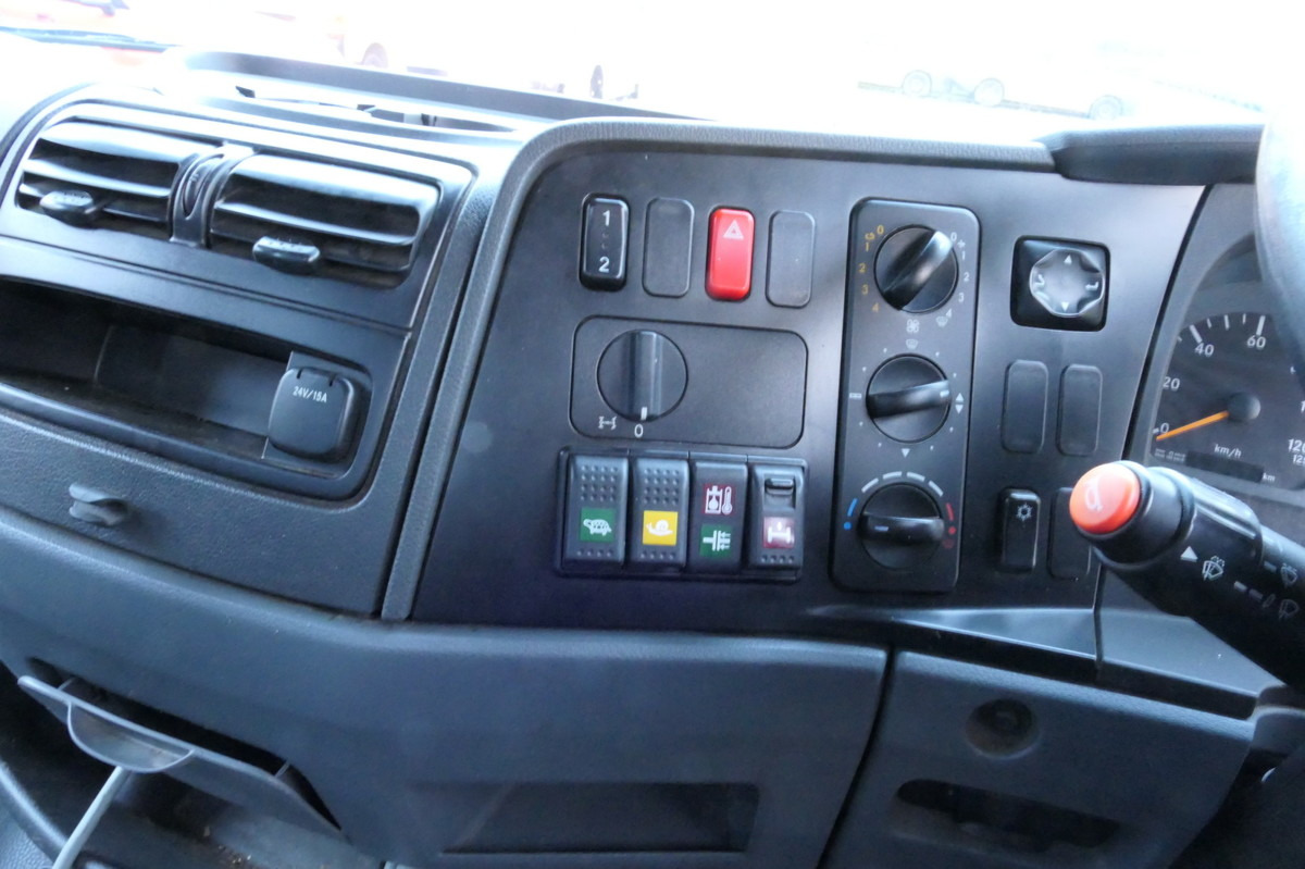 Barredora vial MERCEDES-BENZ Atego 1018 Rechtslenker Schmidt SK 500 R Rückfah: foto 11