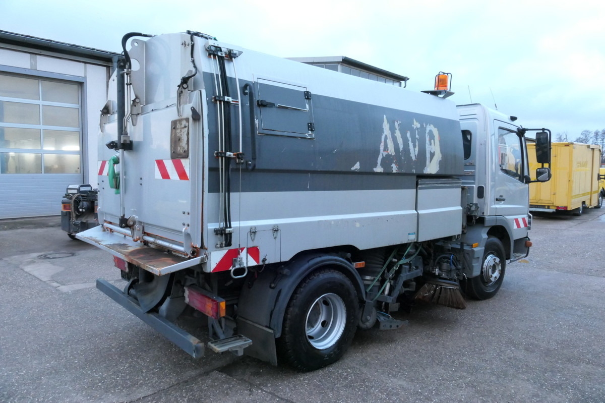 MERCEDES-BENZ Atego 1018 Rechtslenker Schmidt SK 500 R Rückfah - Barredora vial: foto 4 MERCEDES-BENZ Atego 1018 Rechtslenker Schmidt SK 500 R Rückfah - Barredora vial: foto 4
