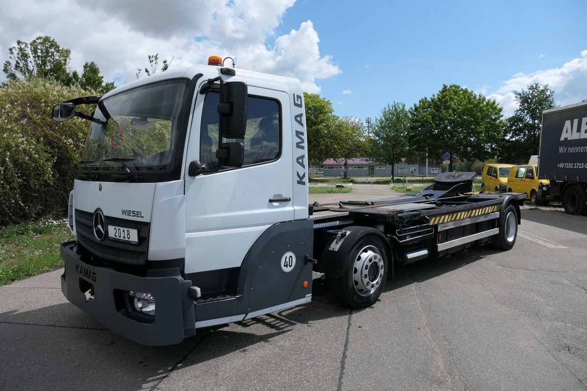 MERCEDES-BENZ Kamag Wiesel WBH 25 Wiesel Umsetzfahrzeug - Camión portacontenedore/ Intercambiable: foto 1 MERCEDES-BENZ Kamag Wiesel WBH 25 Wiesel Umsetzfahrzeug - Camión portacontenedore/ Intercambiable: foto 1