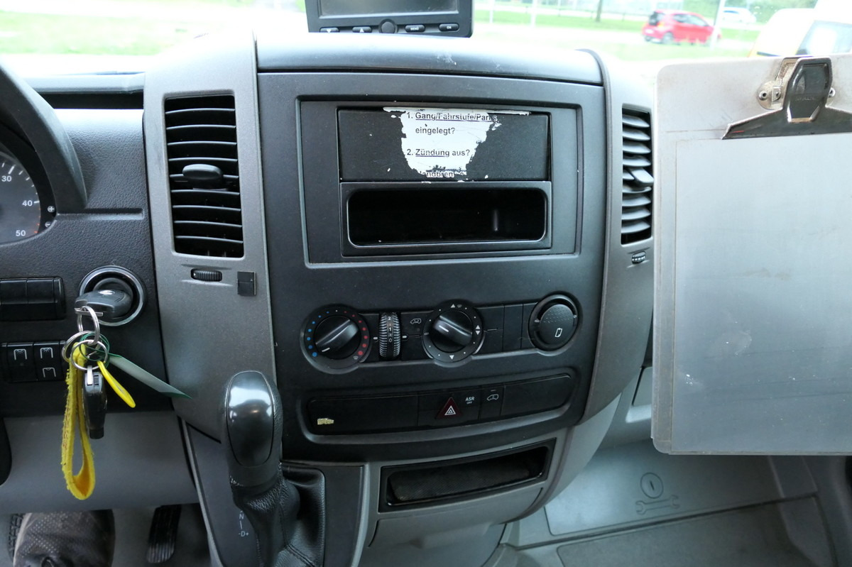 Arrendamiento de MERCEDES-BENZ SPRINTER 310 CDI MAXI EURO-5 KOFFER REGALE KAMER MERCEDES-BENZ SPRINTER 310 CDI MAXI EURO-5 KOFFER REGALE KAMER: foto 10