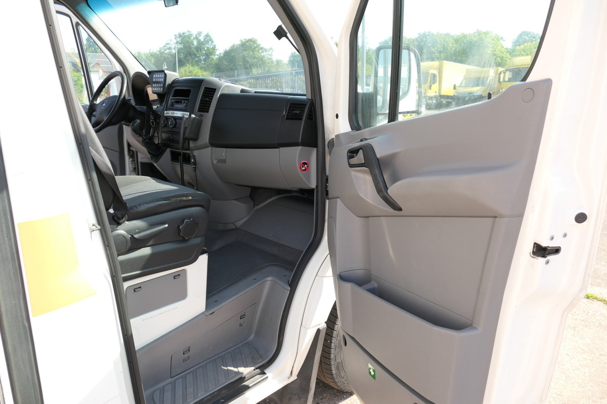 Arrendamiento de MERCEDES-BENZ Sprinter 316 CDI KLIMA Krankenwagen MERCEDES-BENZ Sprinter 316 CDI KLIMA Krankenwagen: foto 9