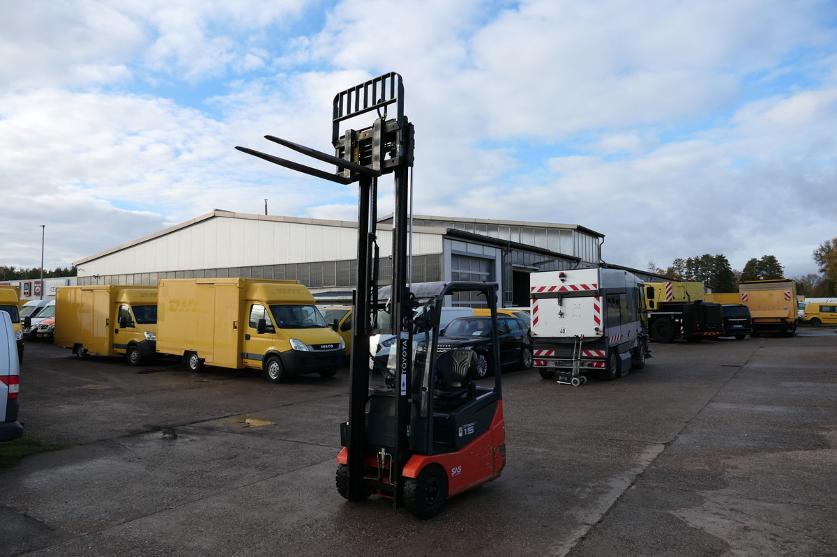 TOYOTA 7FBEST 15 Elektro 3-Rad - Otra maquinaria: foto 1 TOYOTA 7FBEST 15 Elektro 3-Rad - Otra maquinaria: foto 1