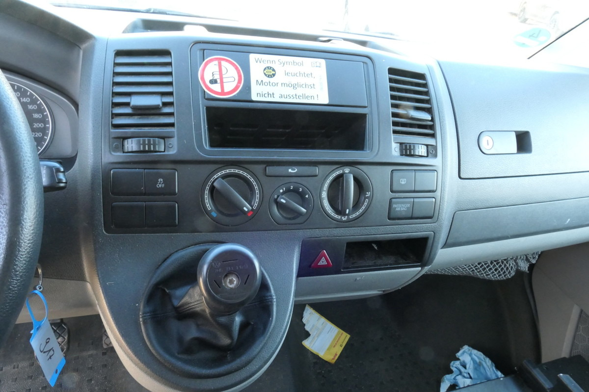 Furgoneta pequeña VW T5 Transporter 2.0 TDI 2xSCHIEBETÜR PARKTRONIK E: foto 10 Furgoneta pequeña VW T5 Transporter 2.0 TDI 2xSCHIEBETÜR PARKTRONIK E: foto 10