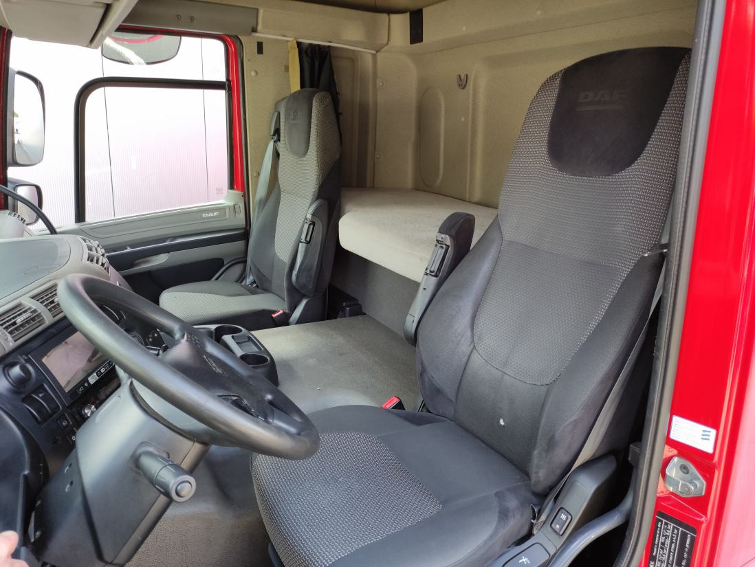 DAF CF 85.410 4x2 Spacecab - Camión caja cerrada: foto 5 DAF CF 85.410 4x2 Spacecab - Camión caja cerrada: foto 5