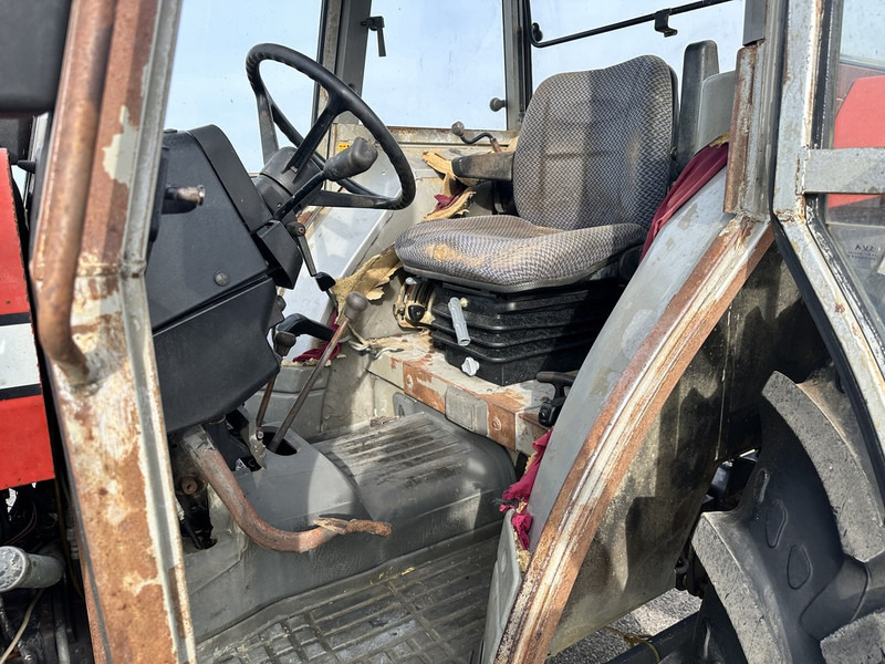 Massey Ferguson 375 - Tractor: foto 4 Massey Ferguson 375 - Tractor: foto 4