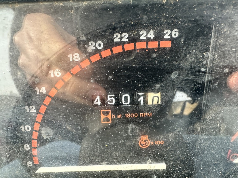 Massey Ferguson 375 - Tractor: foto 5 Massey Ferguson 375 - Tractor: foto 5