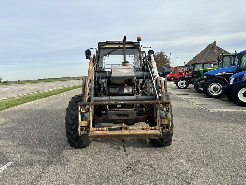 Massey Ferguson 375 - Tractor: foto 2 Massey Ferguson 375 - Tractor: foto 2