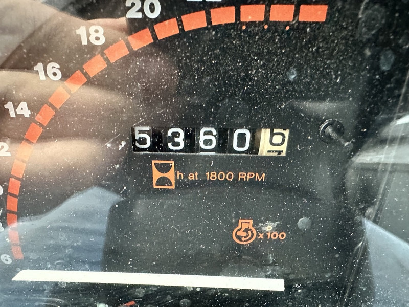 Massey Ferguson 390 - Tractor: foto 5 Massey Ferguson 390 - Tractor: foto 5