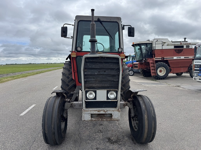 Massey Ferguson 590 - Tractor: foto 2 Massey Ferguson 590 - Tractor: foto 2