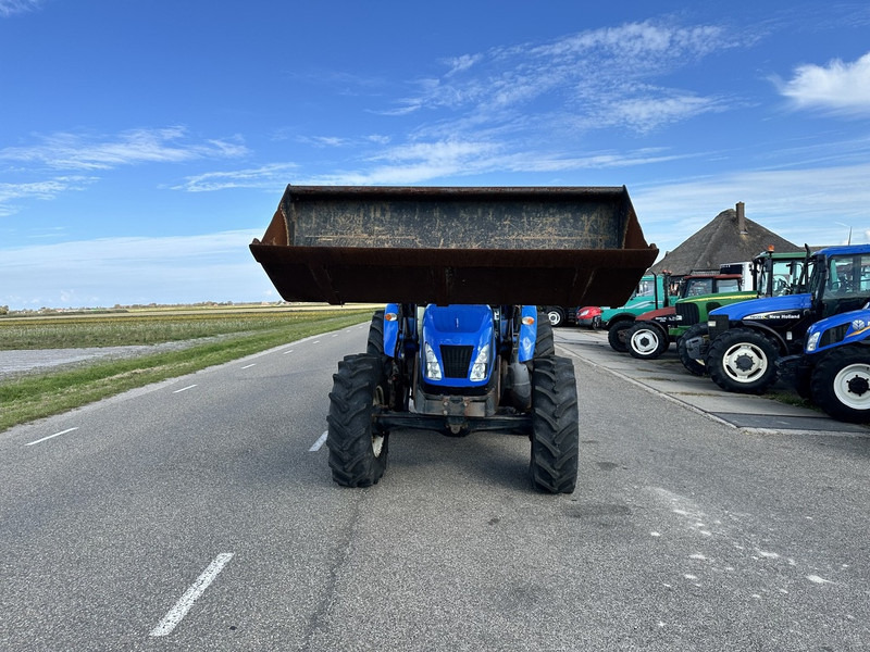 New Holland TD5.100 - Tractor: foto 3 New Holland TD5.100 - Tractor: foto 3