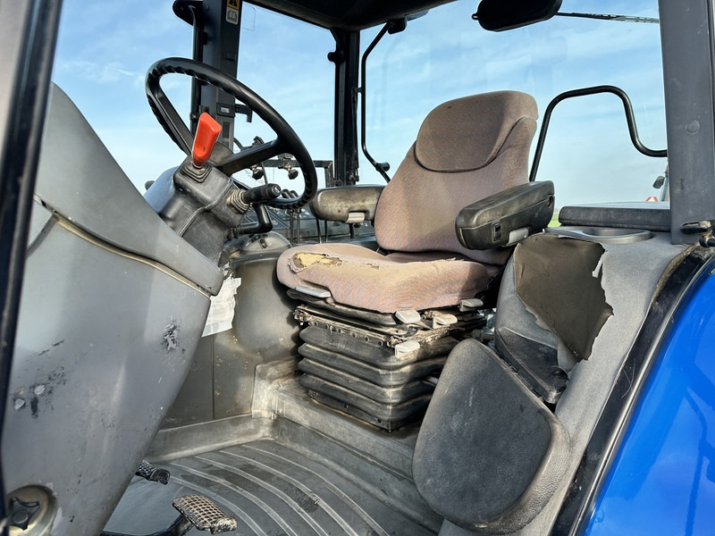 New Holland TM 115 - Tractor: foto 5 New Holland TM 115 - Tractor: foto 5