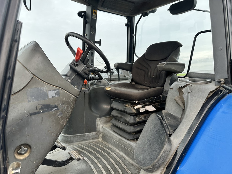 New Holland TM 135 - Tractor: foto 4 New Holland TM 135 - Tractor: foto 4