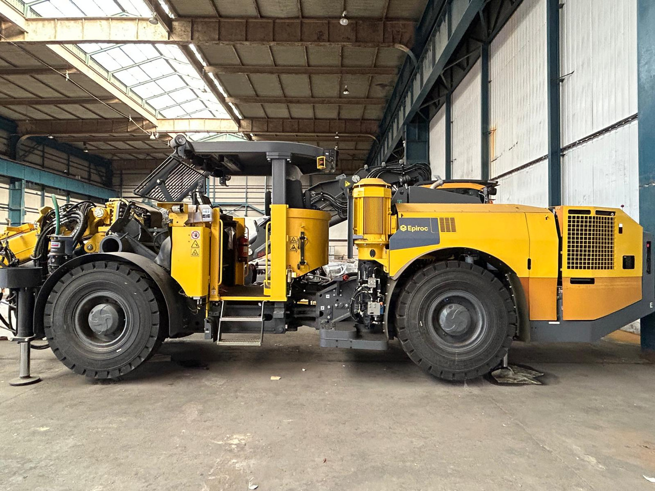 Atlas Copco (Epiroc) Boltec EC - Perforadora direccional horizontal: foto 5 Atlas Copco (Epiroc) Boltec EC - Perforadora direccional horizontal: foto 5