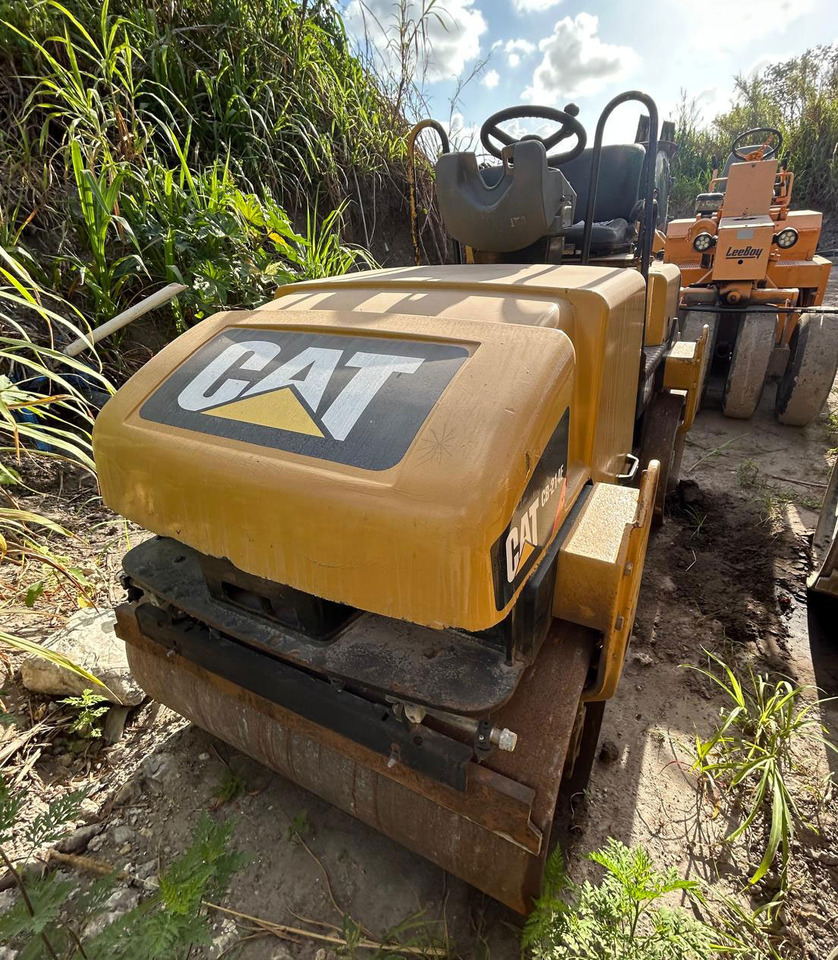 Caterpillar CB-214E - Rodillo: foto 5 Caterpillar CB-214E - Rodillo: foto 5