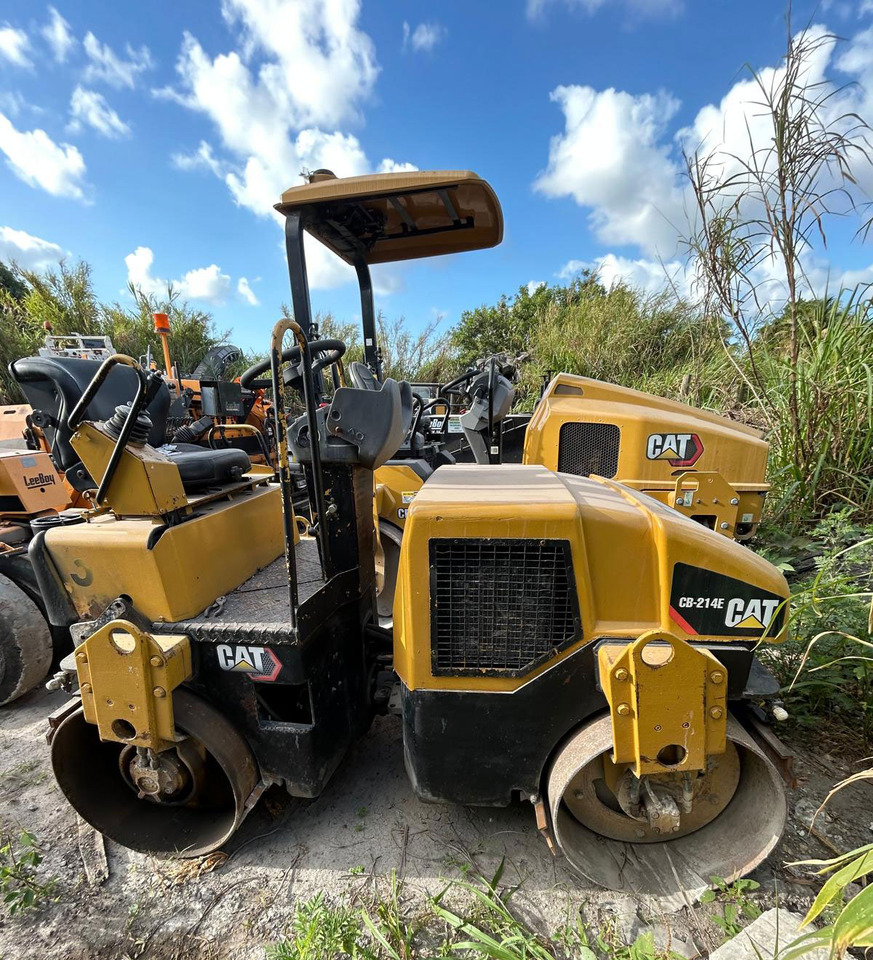 Caterpillar CB-214E - Rodillo: foto 1 Caterpillar CB-214E - Rodillo: foto 1