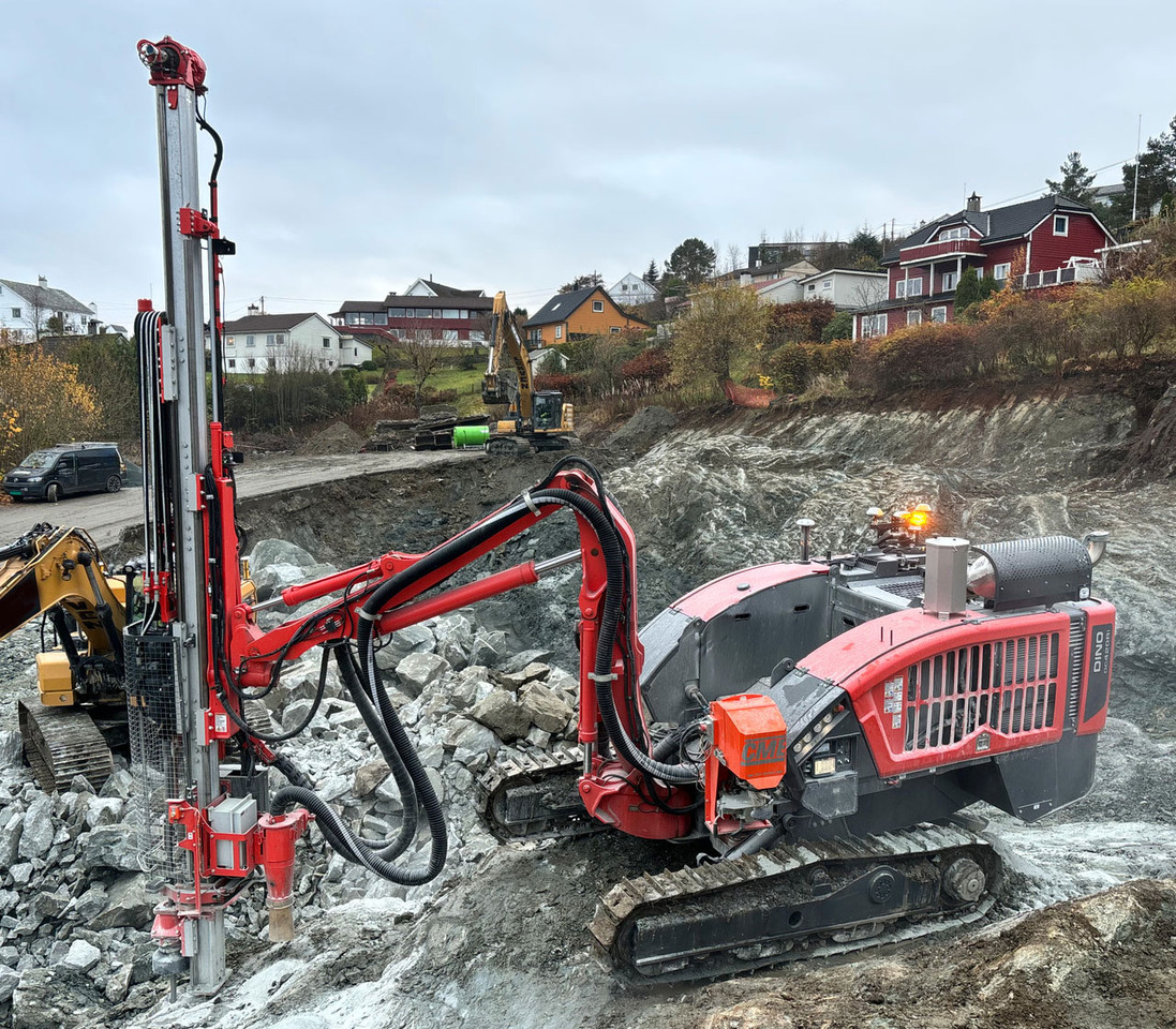 Sandvik Dino DC420Ri S5 - Perforadora: foto 1 Sandvik Dino DC420Ri S5 - Perforadora: foto 1