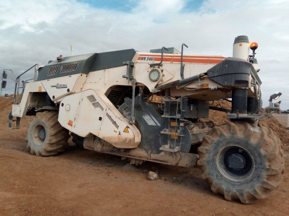 Wirtgen WR 240 I - Estabilizador de suelos: foto 1 Wirtgen WR 240 I - Estabilizador de suelos: foto 1