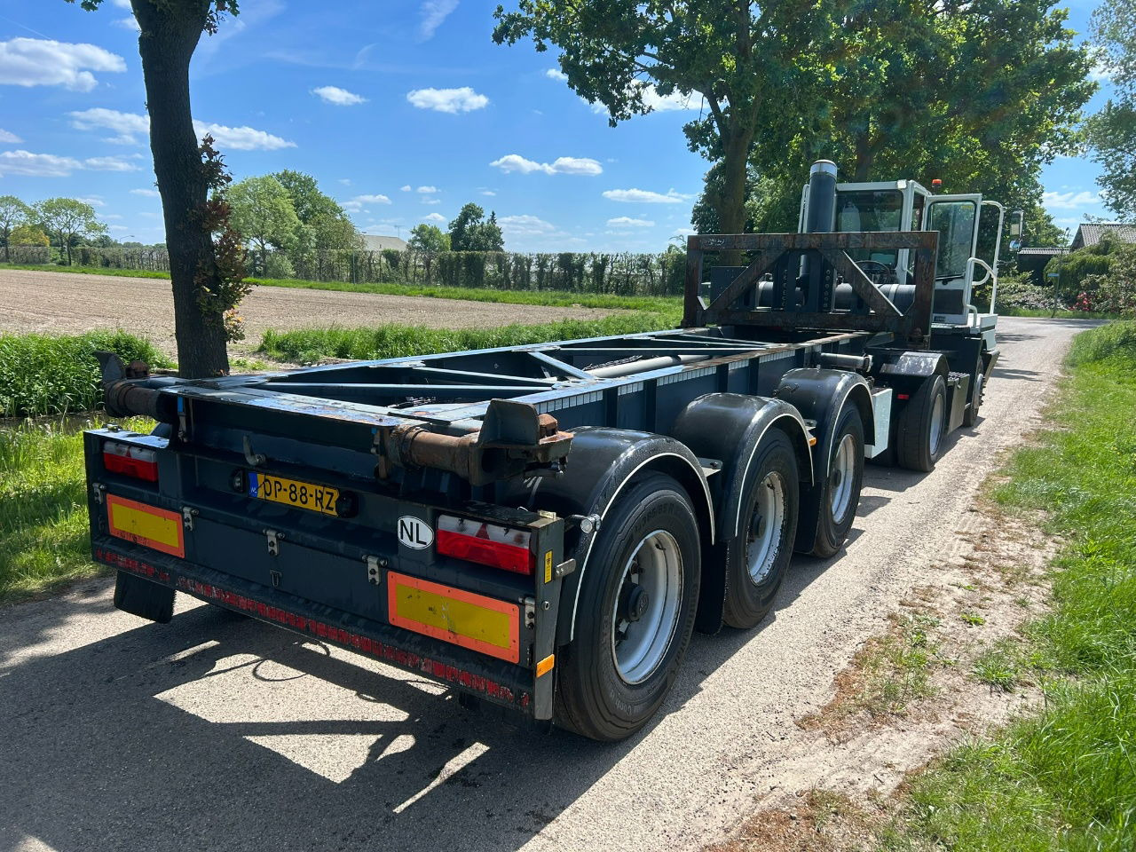 Van Hool 20 ft tipping / elect. 24 v / Tuf 3-2026 / Tyres 70 / Only 49500 km / t - Semirremolque portacontenedore/ Intercambiable: foto 2 Van Hool 20 ft tipping / elect. 24 v / Tuf 3-2026 / Tyres 70 / Only 49500 km / t - Semirremolque portacontenedore/ Intercambiable: foto 2