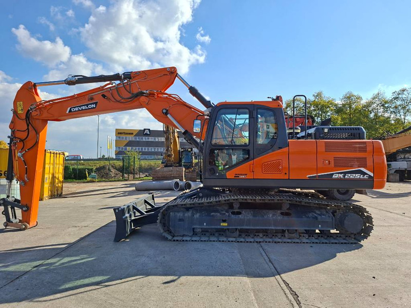 Develon DX 225 LC-7 - Excavadora de cadenas: foto 1 Develon DX 225 LC-7 - Excavadora de cadenas: foto 1