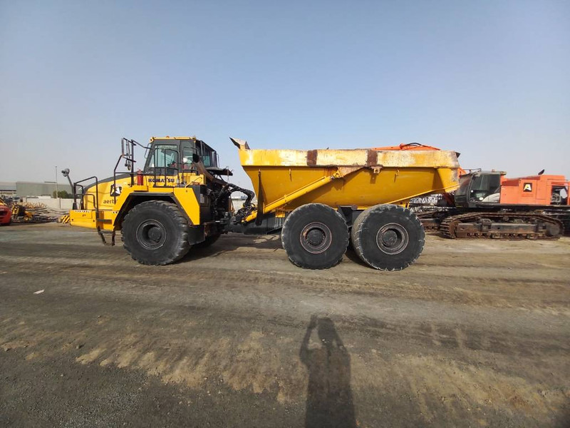 Komatsu HM400-3R (4 pcs available in Abu Dhabi) - Dúmper articulado: foto 1 Komatsu HM400-3R (4 pcs available in Abu Dhabi) - Dúmper articulado: foto 1