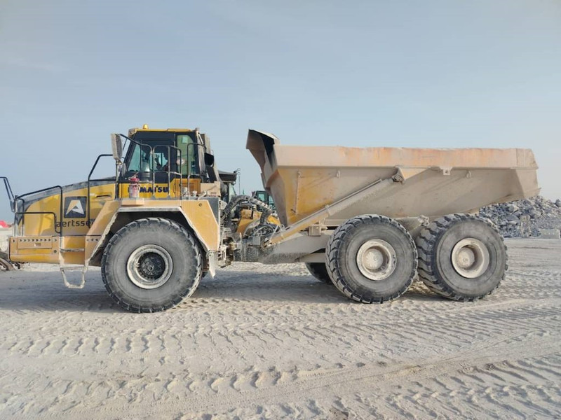 Komatsu HM400-3R (4 pieces available in Abu Dhabi) - Dúmper articulado: foto 1 Komatsu HM400-3R (4 pieces available in Abu Dhabi) - Dúmper articulado: foto 1