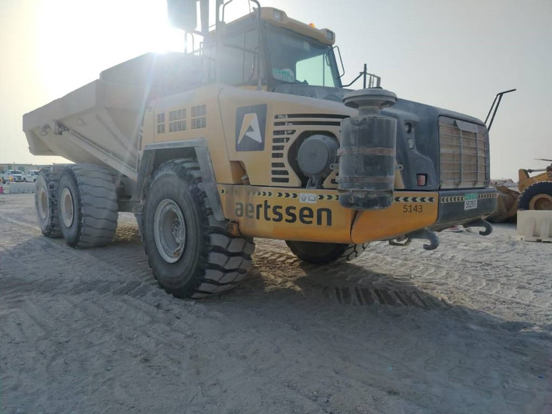 Komatsu HM400-3R (4 pieces available in Abu Dhabi) - Dúmper articulado: foto 4 Komatsu HM400-3R (4 pieces available in Abu Dhabi) - Dúmper articulado: foto 4
