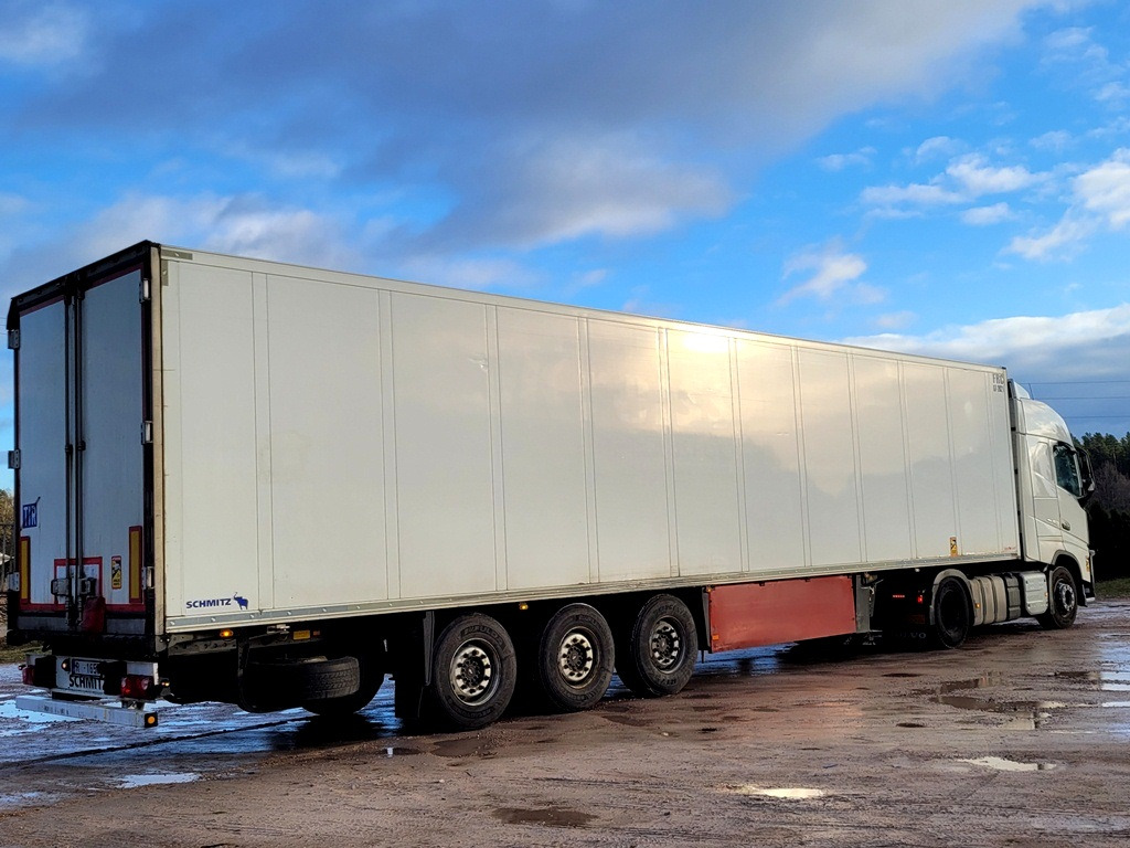 Volvo FH460 + refrigerated semi-trailer - Cabeza tractora: foto 2 Volvo FH460 + refrigerated semi-trailer - Cabeza tractora: foto 2