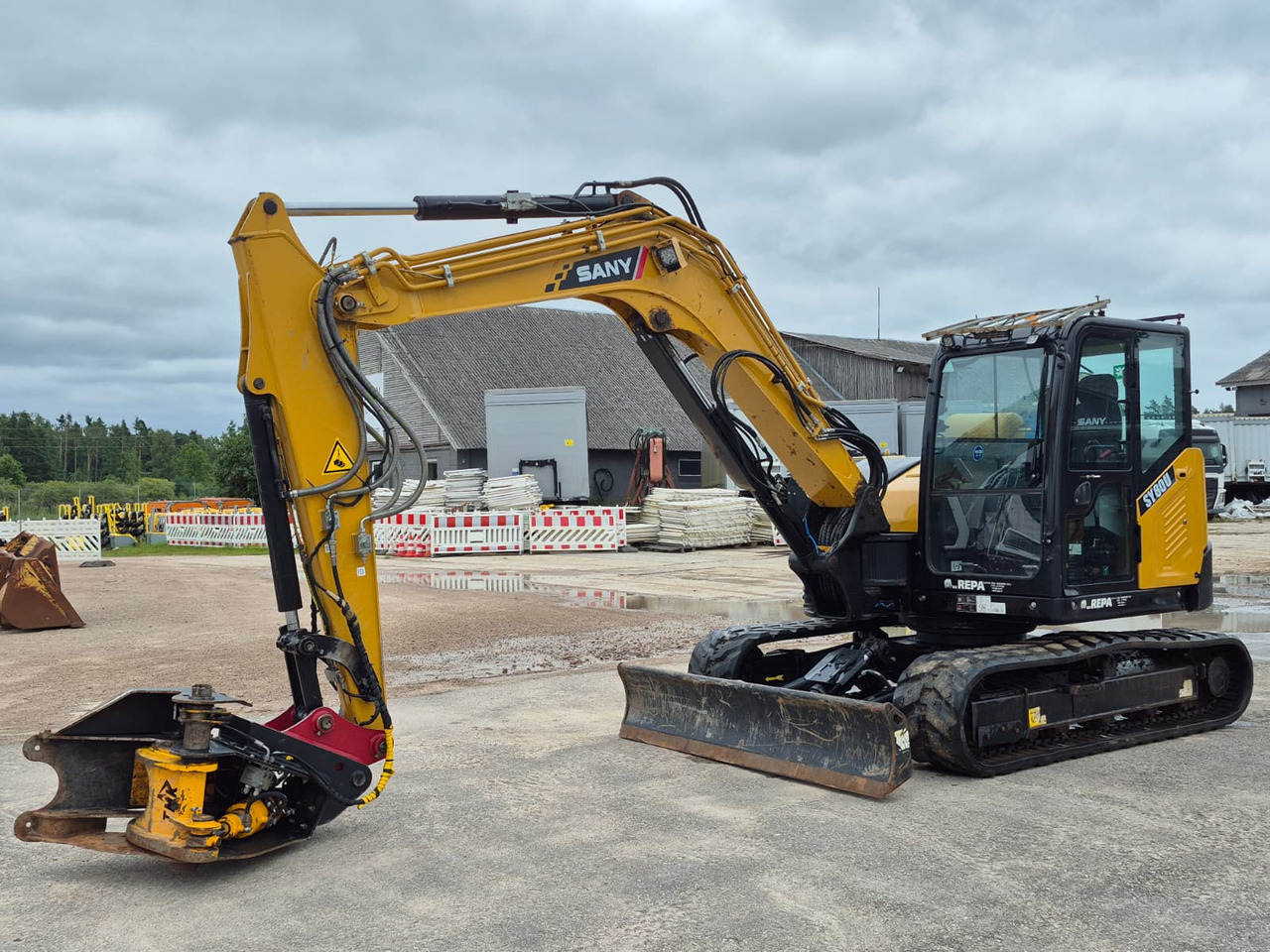 SANY SY80U, with tree shear TMK300 - Excavadora de cadenas: foto 1 SANY SY80U, with tree shear TMK300 - Excavadora de cadenas: foto 1