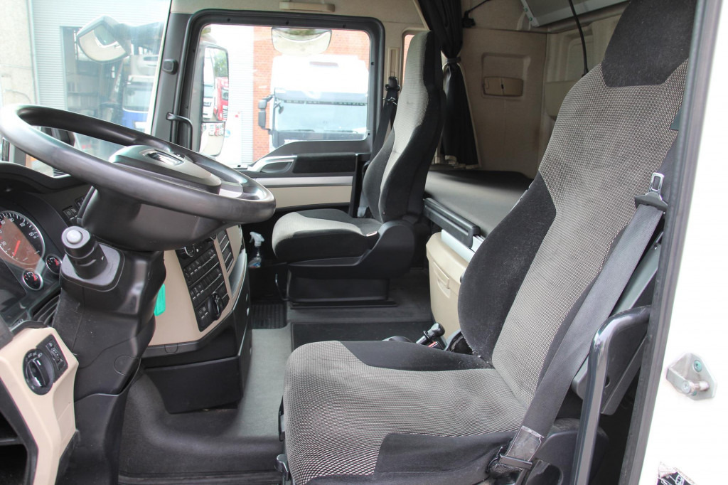 MAN TGX 18.500 XXL Standklima Navi Xenon Retarder - Cabeza tractora: foto 3 MAN TGX 18.500 XXL Standklima Navi Xenon Retarder - Cabeza tractora: foto 3