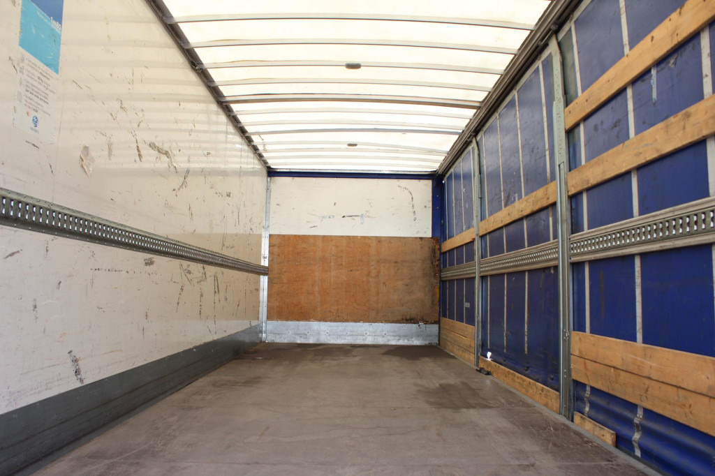 MAN TGL 12.220 Plane-Koffer 7,5 m LBW Klima 199TKm - Camión caja cerrada: foto 3 MAN TGL 12.220 Plane-Koffer 7,5 m LBW Klima 199TKm - Camión caja cerrada: foto 3