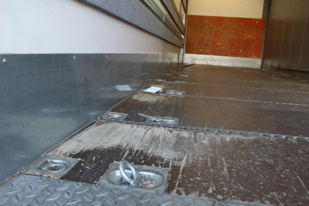 MAN TGM 18.290 Plane-Koffer 7,5 m Klima 499TKm - Camión caja cerrada: foto 3 MAN TGM 18.290 Plane-Koffer 7,5 m Klima 499TKm - Camión caja cerrada: foto 3