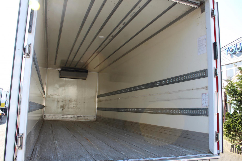 Mercedes-Benz Atego 1221 TK T-800R Tiefkühl Türen+LBW - Camión frigorífico: foto 2 Mercedes-Benz Atego 1221 TK T-800R Tiefkühl Türen+LBW - Camión frigorífico: foto 2