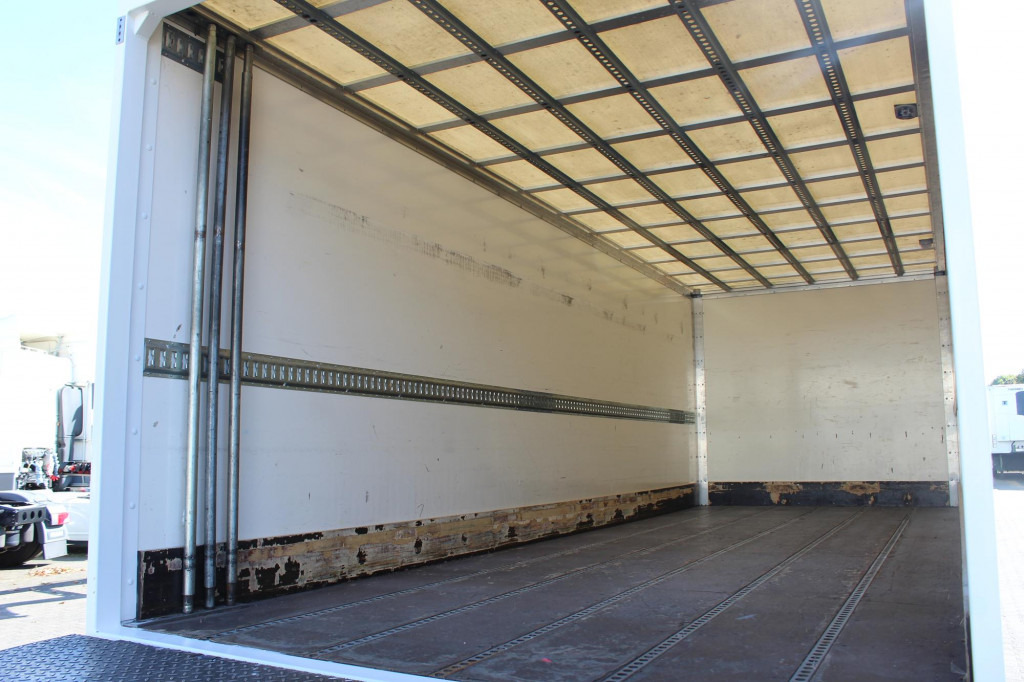 Renault D14 220E6 Laderbordwand nur 166 Tkm Klima - Camión caja cerrada: foto 3 Renault D14 220E6 Laderbordwand nur 166 Tkm Klima - Camión caja cerrada: foto 3