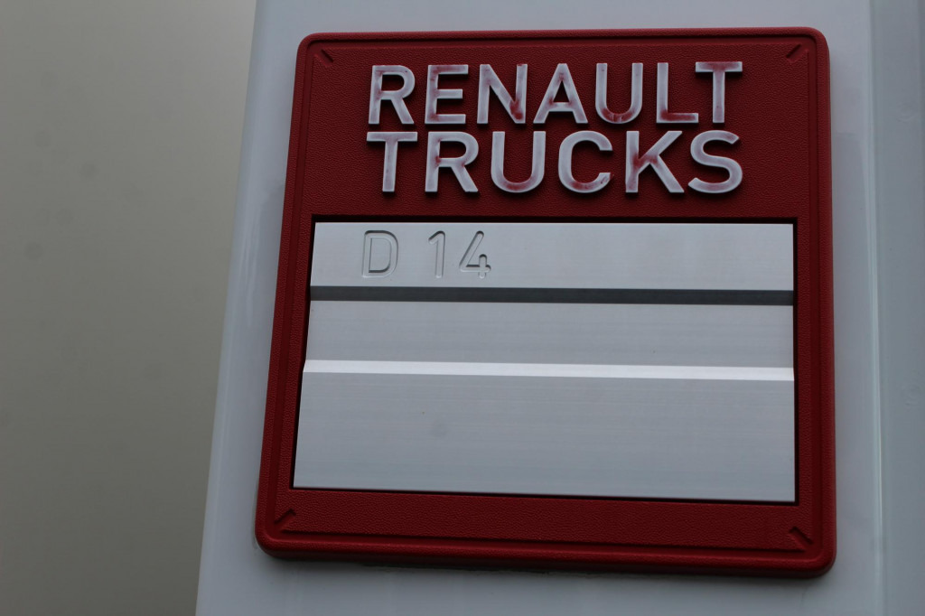 Renault D14 220E6 Laderbordwand nur 185 Tkm Klima - Camión caja cerrada: foto 5 Renault D14 220E6 Laderbordwand nur 185 Tkm Klima - Camión caja cerrada: foto 5