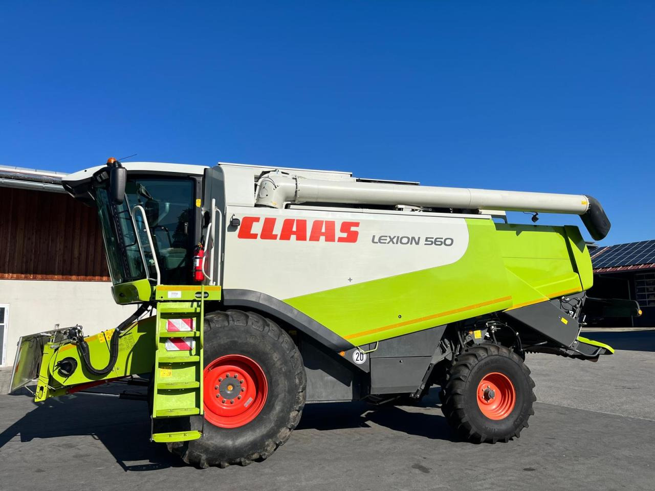 CLAAS Lexion 550 mit Schneidwerk V750, mit 3D, Baujahr 2009, guter gepflegter Zustand - Cosechadora de granos: foto 1 CLAAS Lexion 550 mit Schneidwerk V750, mit 3D, Baujahr 2009, guter gepflegter Zustand - Cosechadora de granos: foto 1