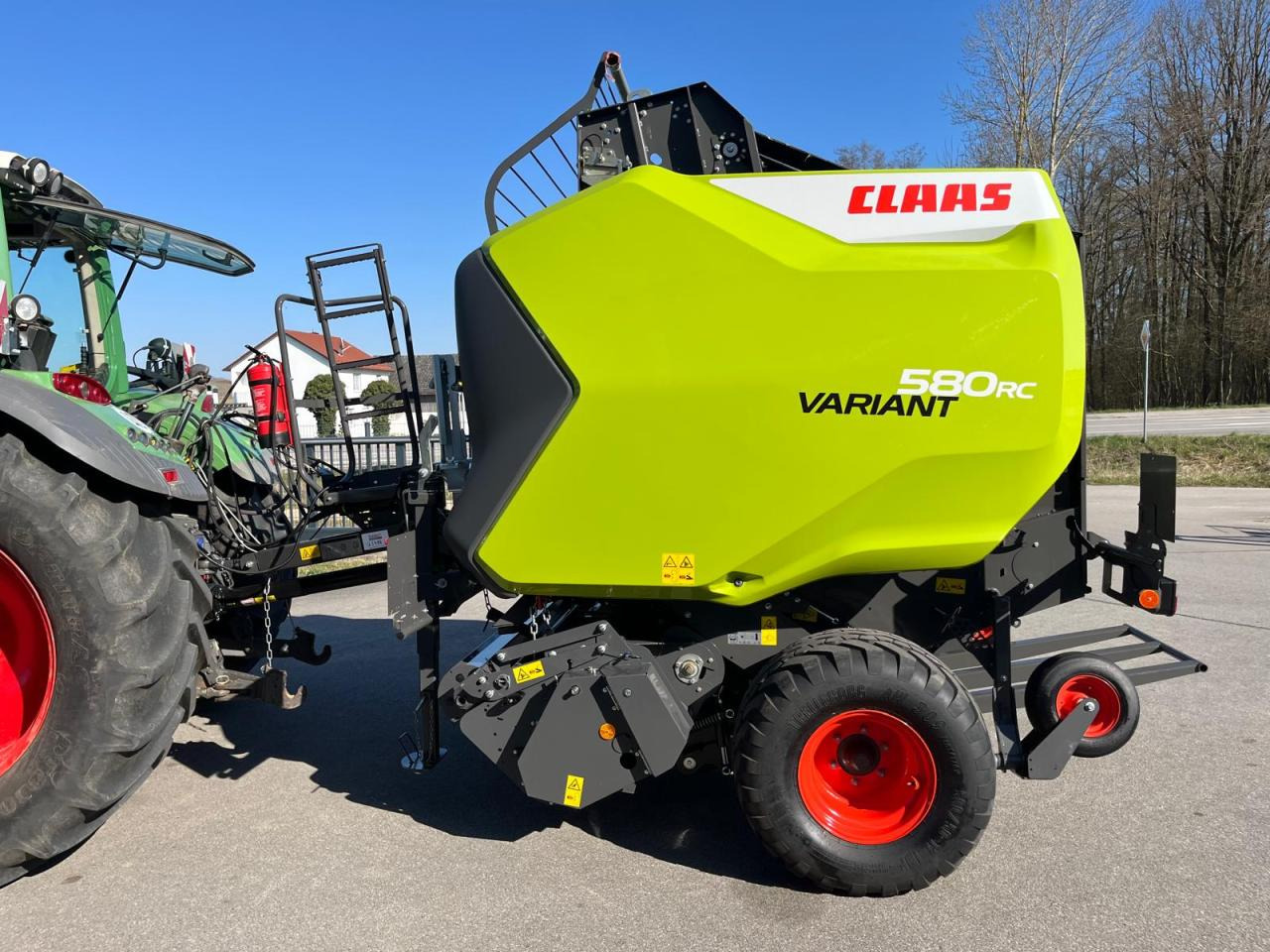 CLAAS Variant 580 RC PRO, neuwertige Rundballenpresse, Baujahr 2023, erst 39 Betriebsstunden !!! - Rotoempacadora: foto 1 CLAAS Variant 580 RC PRO, neuwertige Rundballenpresse, Baujahr 2023, erst 39 Betriebsstunden !!! - Rotoempacadora: foto 1